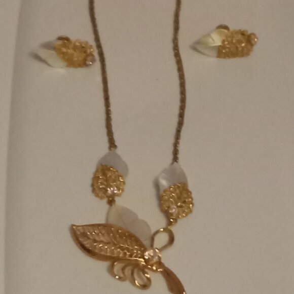 FREE VINTAGE WATCH - Elegant vintage Continental necklace and earrings set - Picture 3 of 4